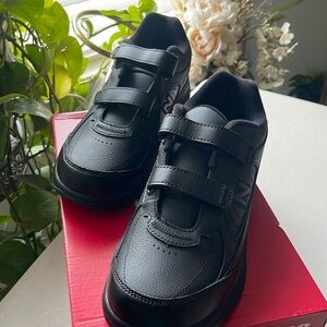 NB new balance shoes size 8.5 , black color